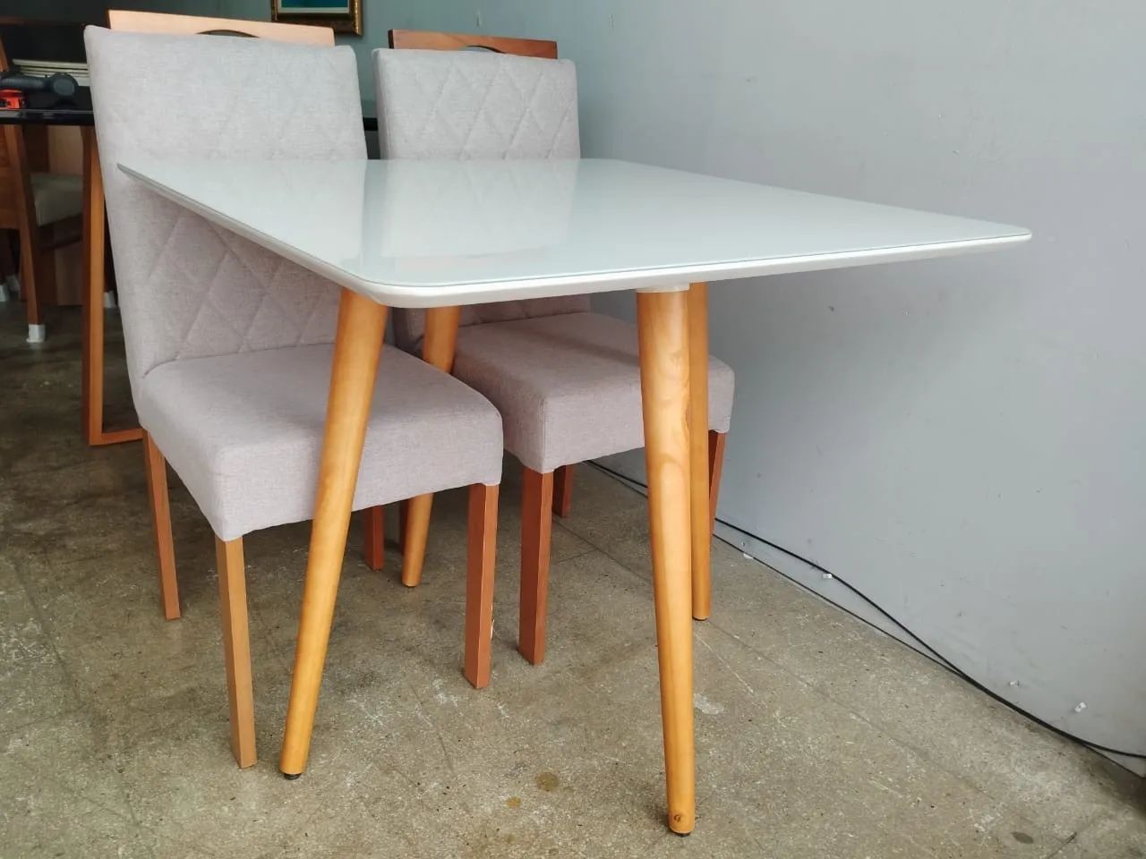 Conjunto Mesa de Jantar com 4 Cadeiras madeira  - Foto 2