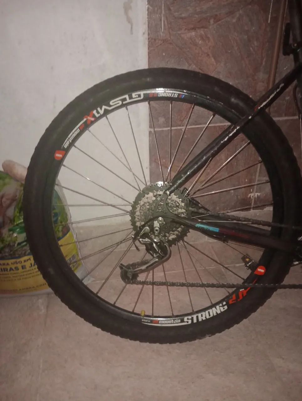 Bicicleta Mountain Bike aro 29 - Shimano Deore revisada - Foto 2