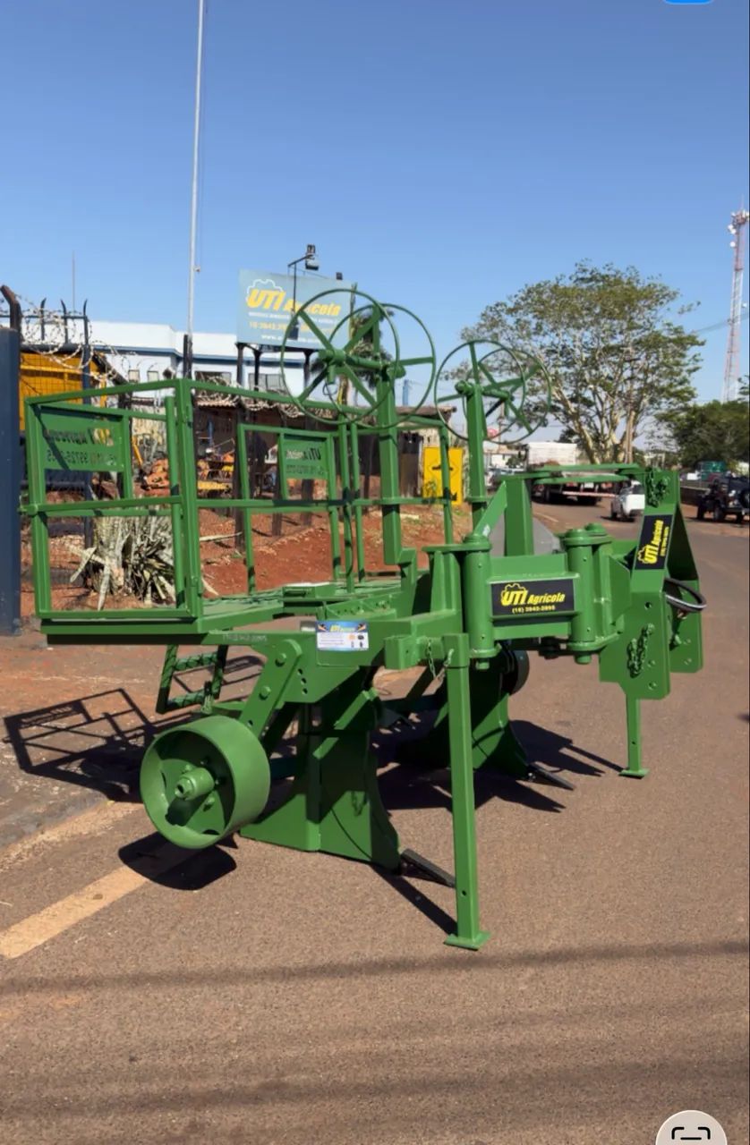 Implemento de enterrio de tubo gotejador 2 linhas moveis  - Foto 4