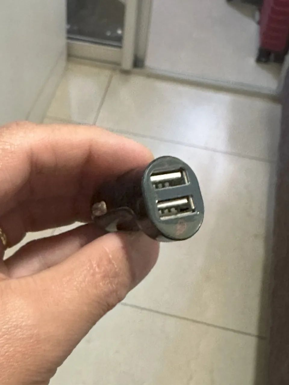 Carregador de Carro com 2 Entradas USB - Funcional - Foto 2