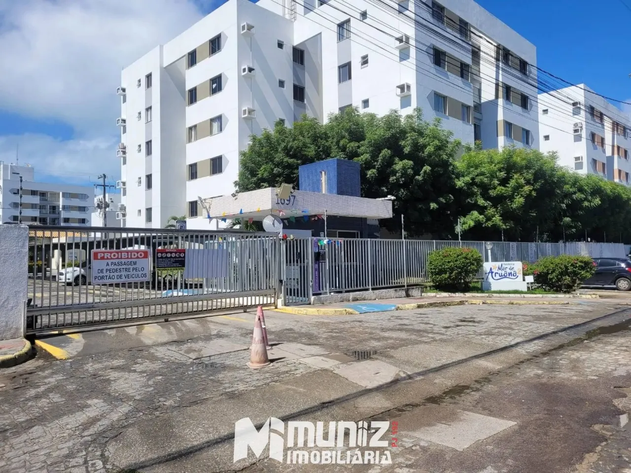 Apartamento Para Alugar com 3 quartos no Condomínio Mar De Aruana II