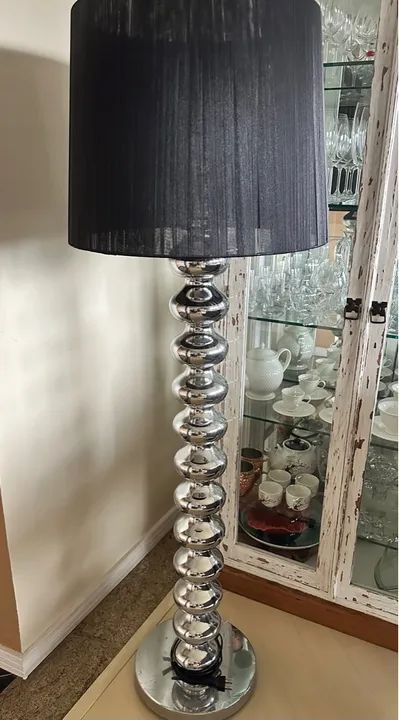 Luminária de pé moderna e elegante - Foto 2