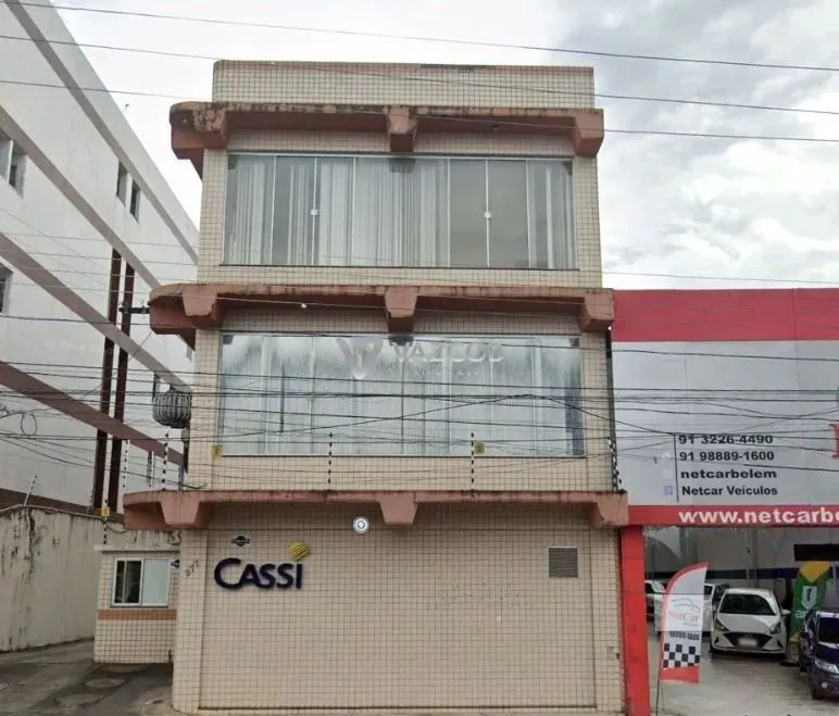 Prédio comercial com elevador
