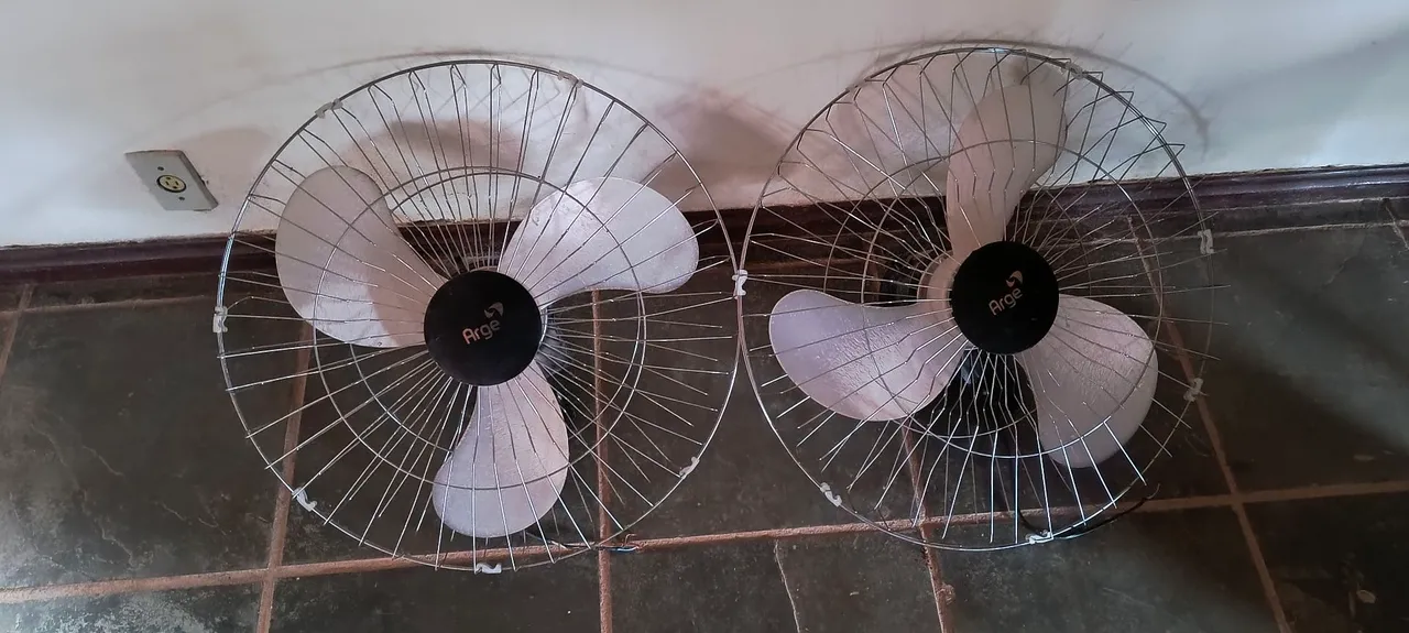 2 Ventiladores de Parede Arge