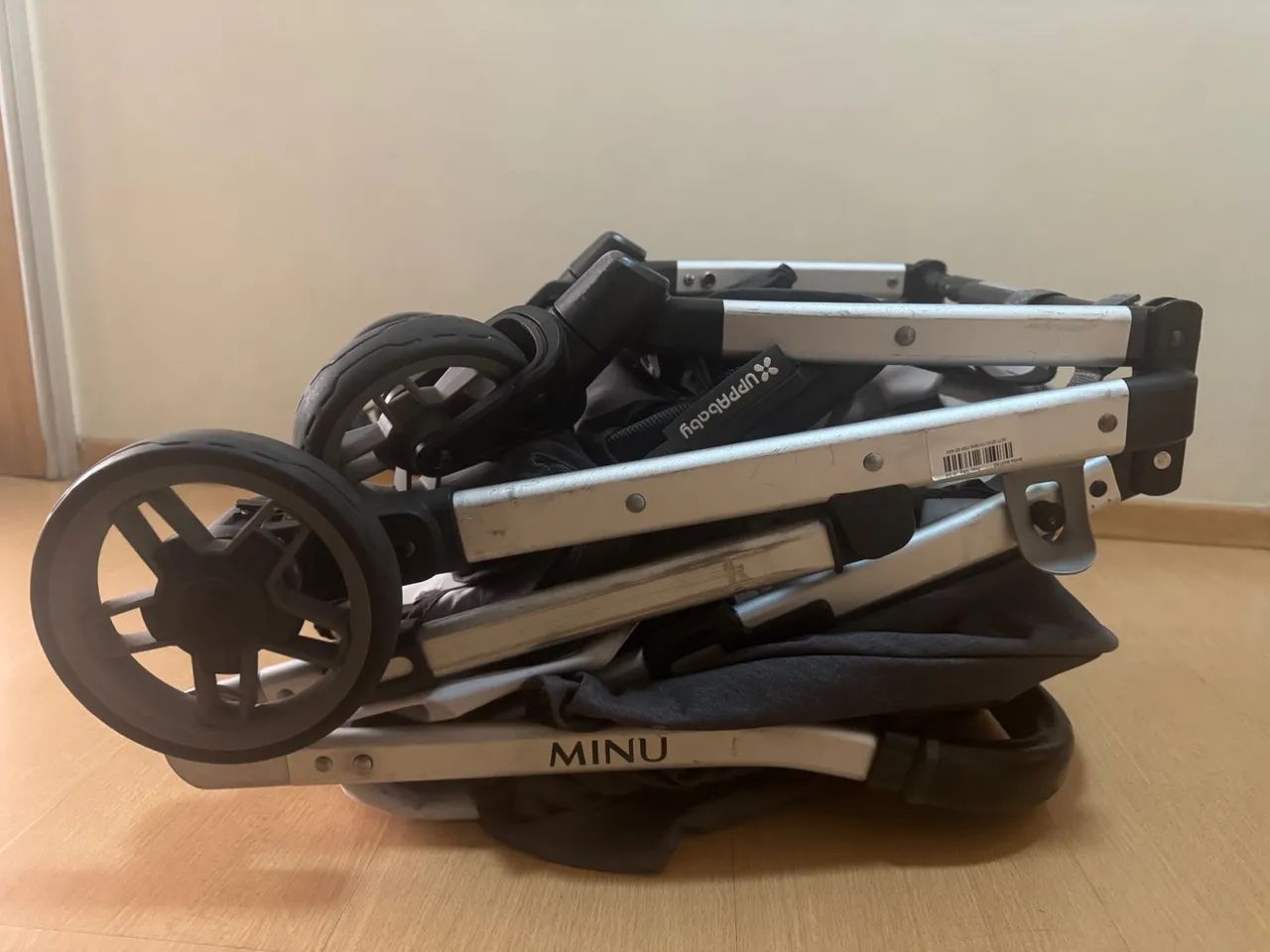 Carrinho de bebê uppa baby minu leve, compacto e moderno - Foto 2