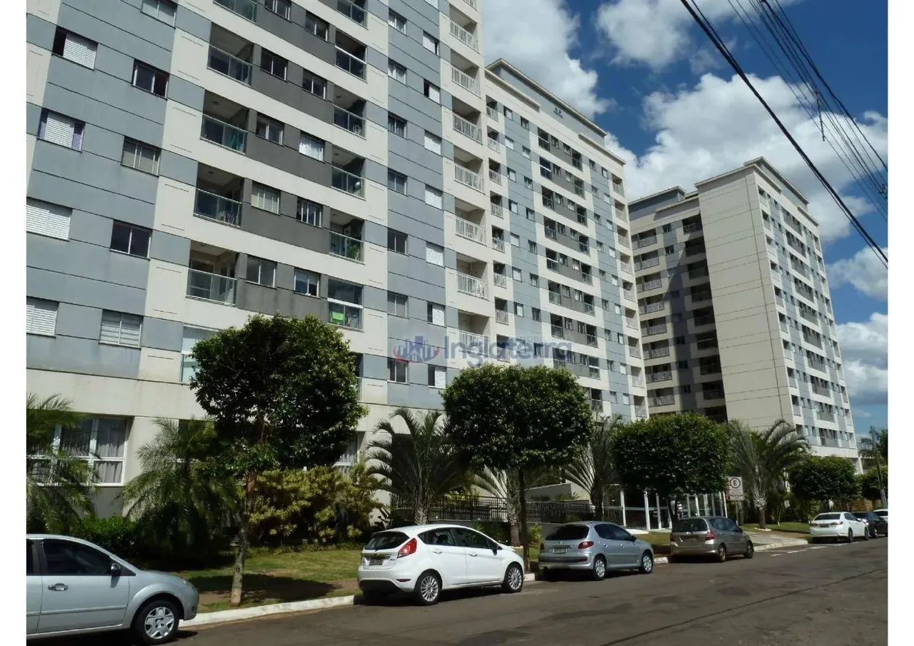 Apartamento com 3 quartos para alugar, 73 m² por R$ 3.120/mês - Petrópolis - Londrina/PR