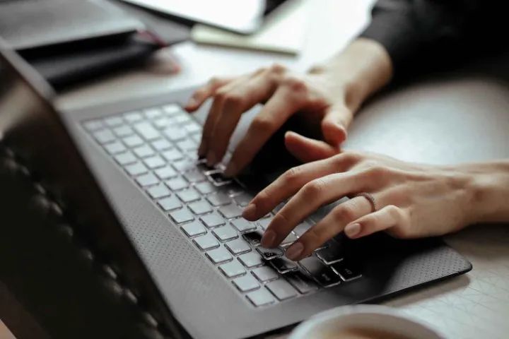 Soluções Digitais: Digitação, Currículo, Formatação ABNT, Lattes e muito mais