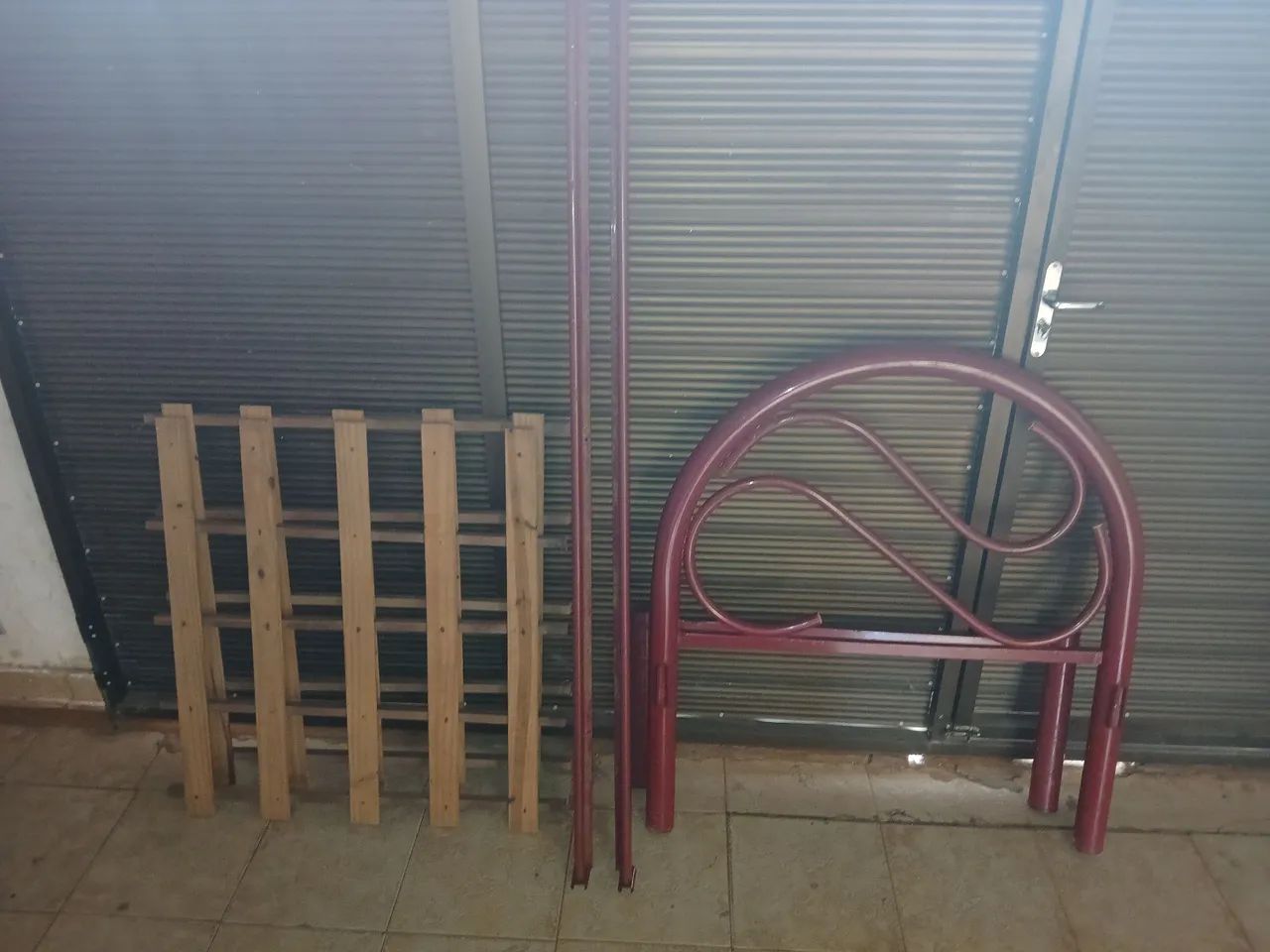  Cama de ferro solteiro . Bairro cohab 4 conjunto.