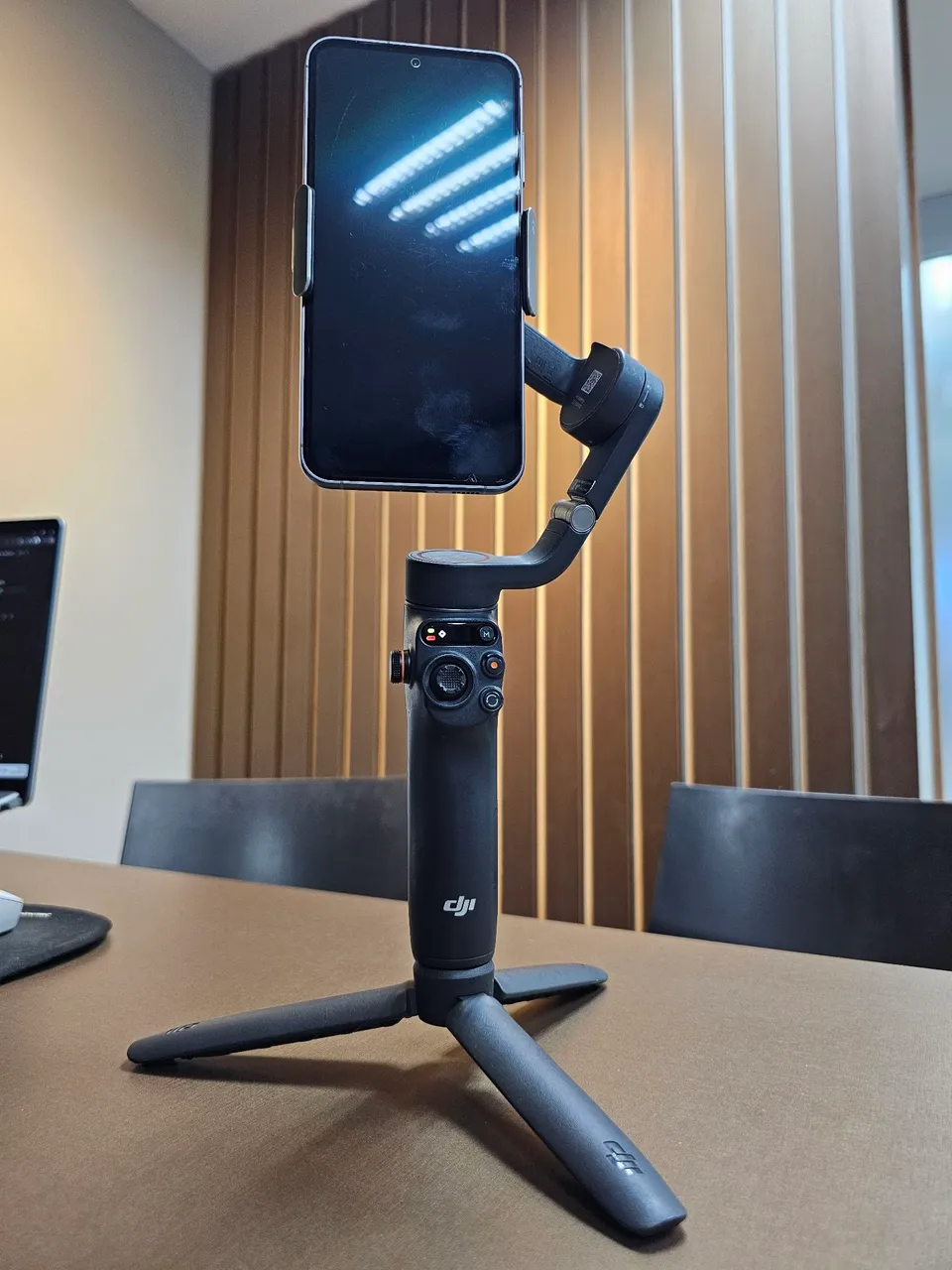 Estabilizador Gimbal DJI OSMO 6 com extensor e tripé