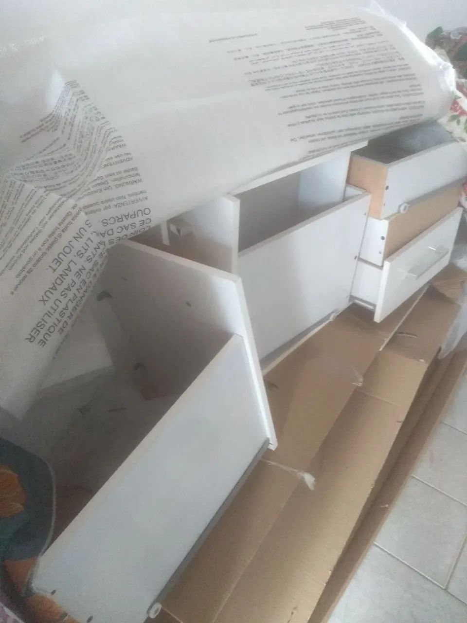 Mesa de escritório em L com gavetas - Foto 4