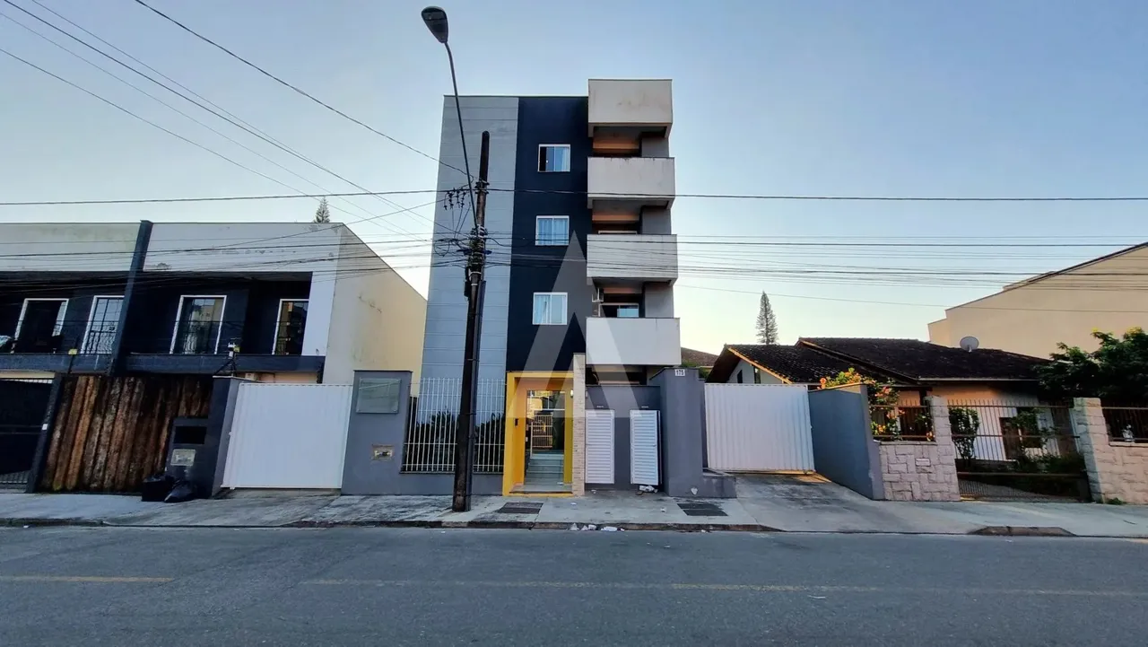 Apartamento com 2 quartos para alugar por R$ 1790.00, 55.86 m2 - SAGUACU - JOINVILLE/SC