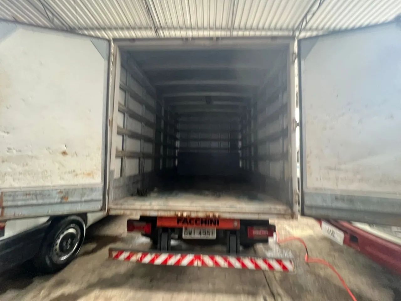 Iveco Daily 35s14 2011 novíssima  - Foto 7