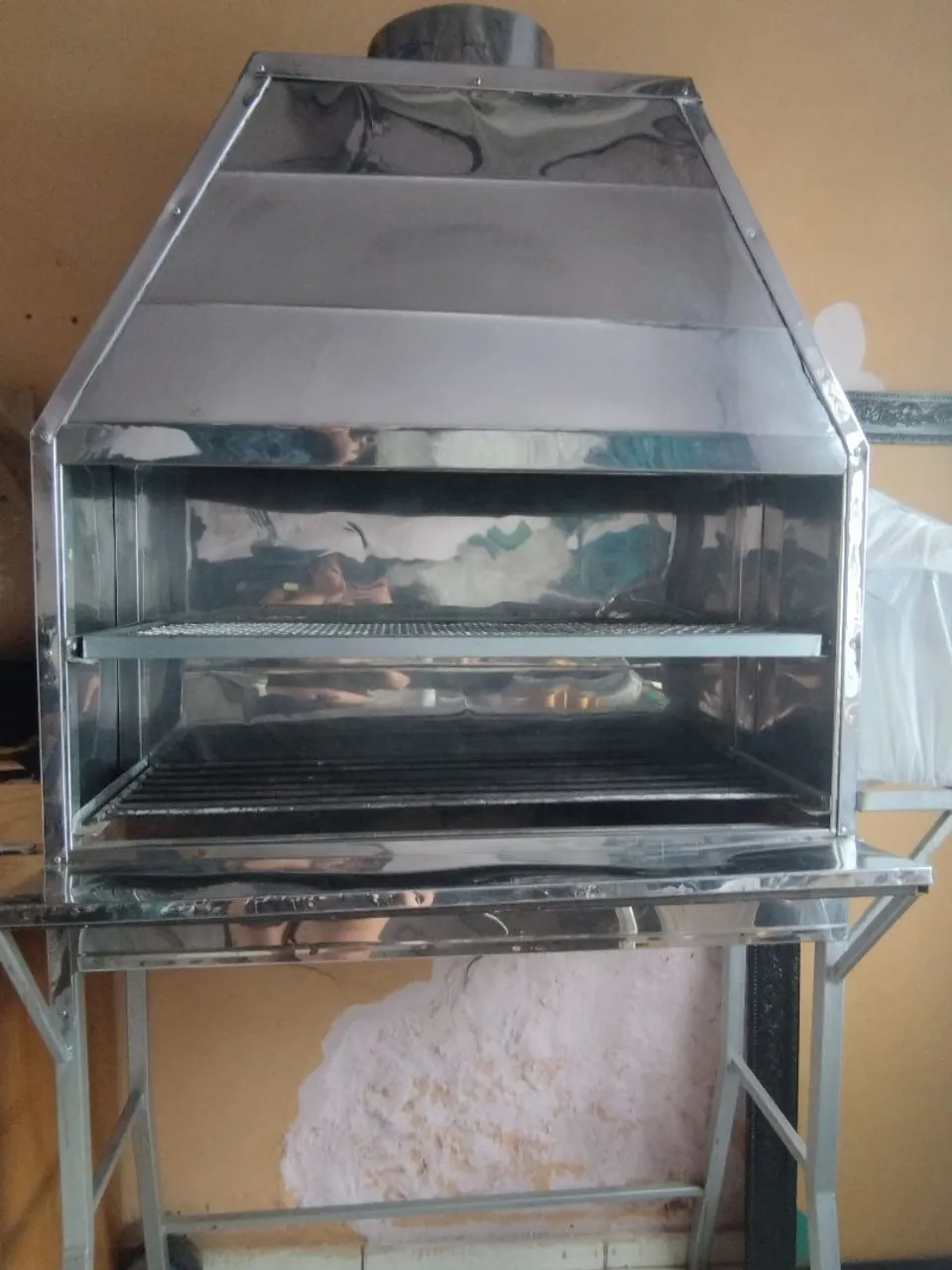 Churrasqueira de Aço Inox com Coifa e Grelhas