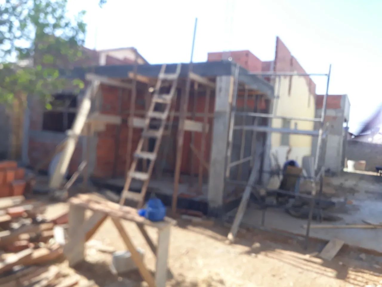 Pedreiro disponível para empreita e diária! construção e reforma  - Foto 2