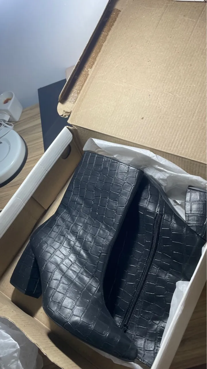 Bota Feminina Preta Croco