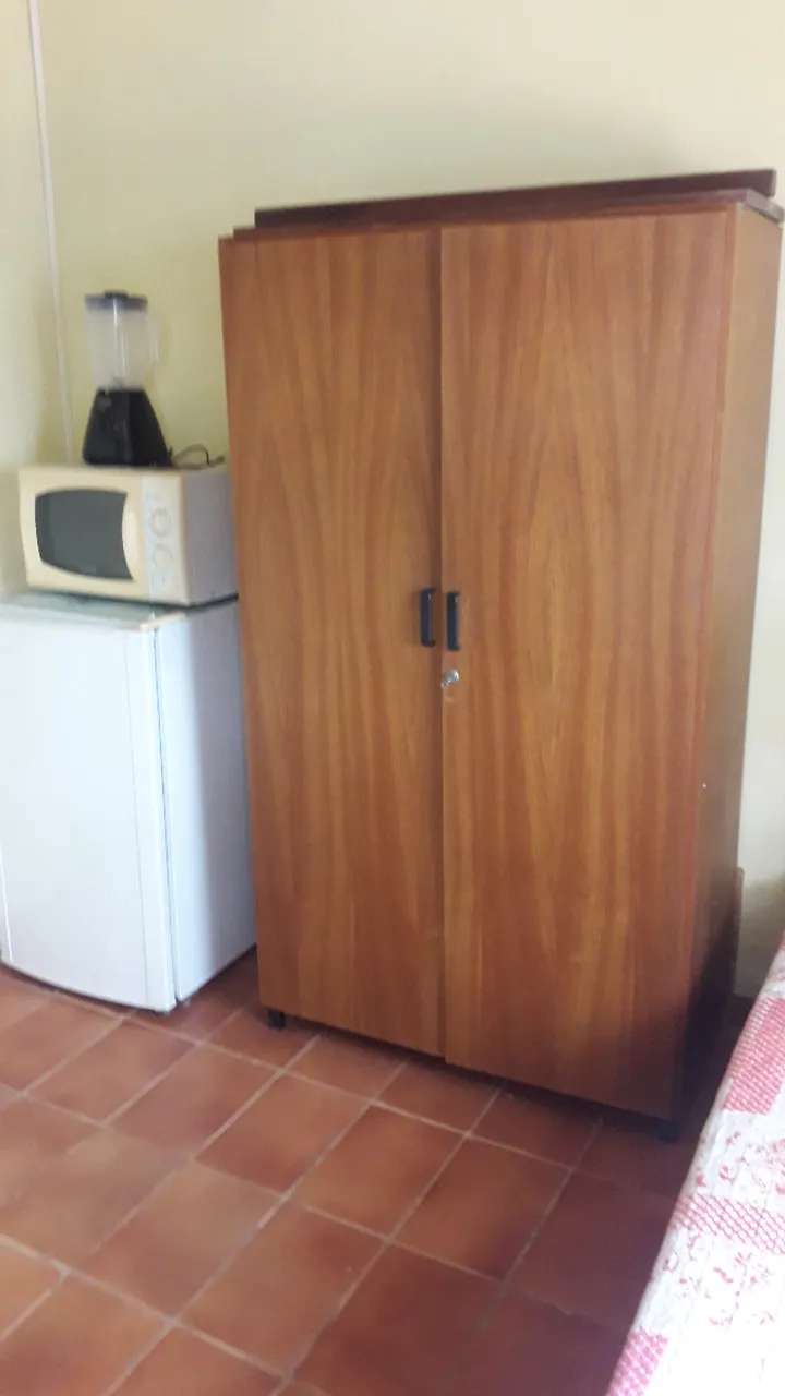 Alugo quarto mobiliado para moças/senhoras