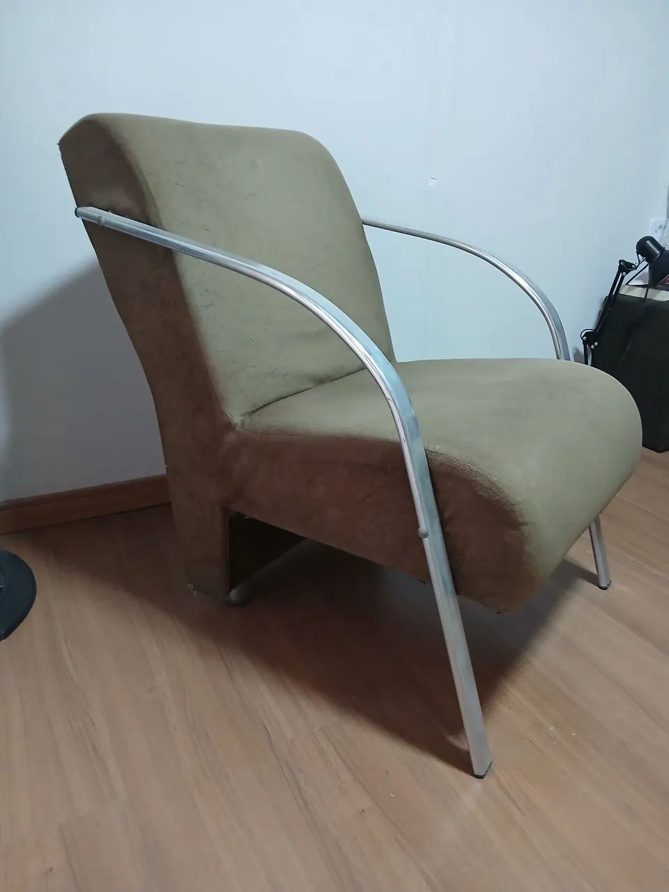 Poltrona confortável com estrutura metálica - Foto 2