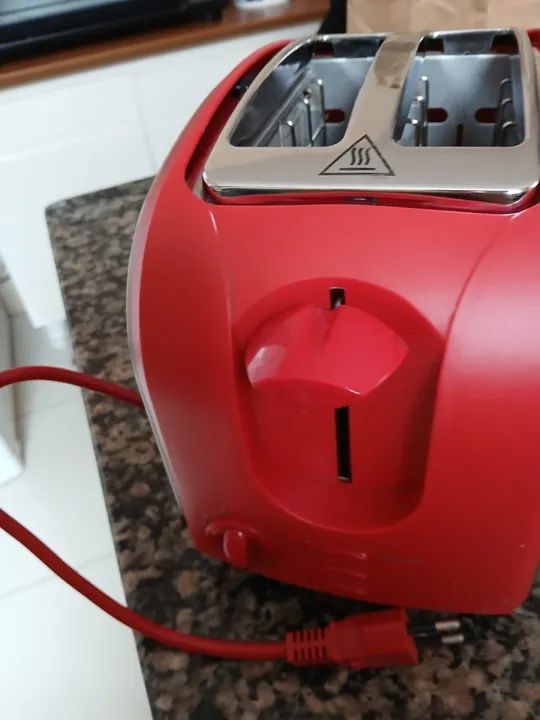 Torradeira Elétrica Vermelha