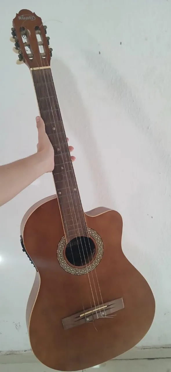 Violão Elétrico com cordas de nylon
