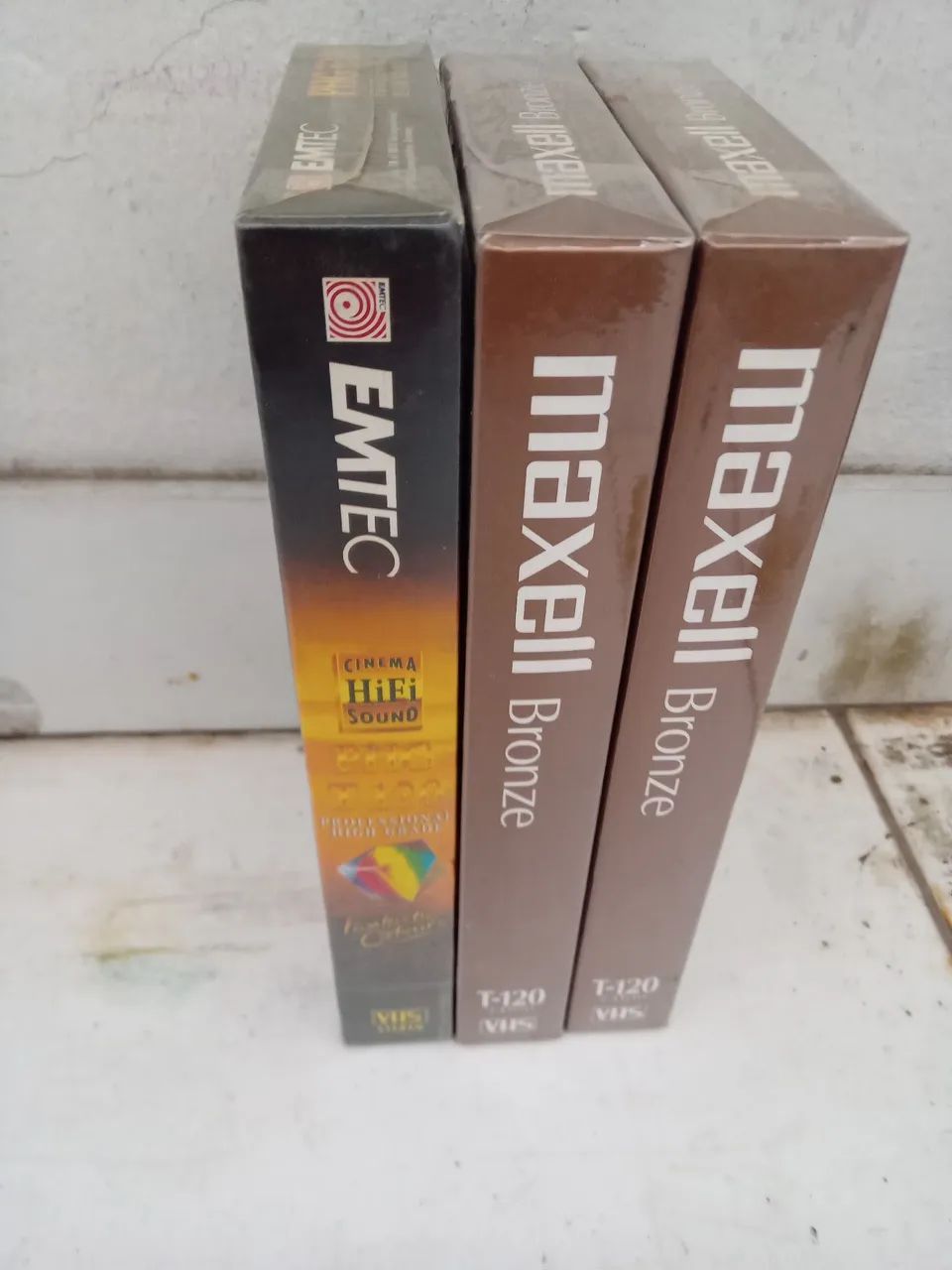 3 fitas VHS lacradas Maxell Bronze e EMTEC PHG T-120 - Foto 3