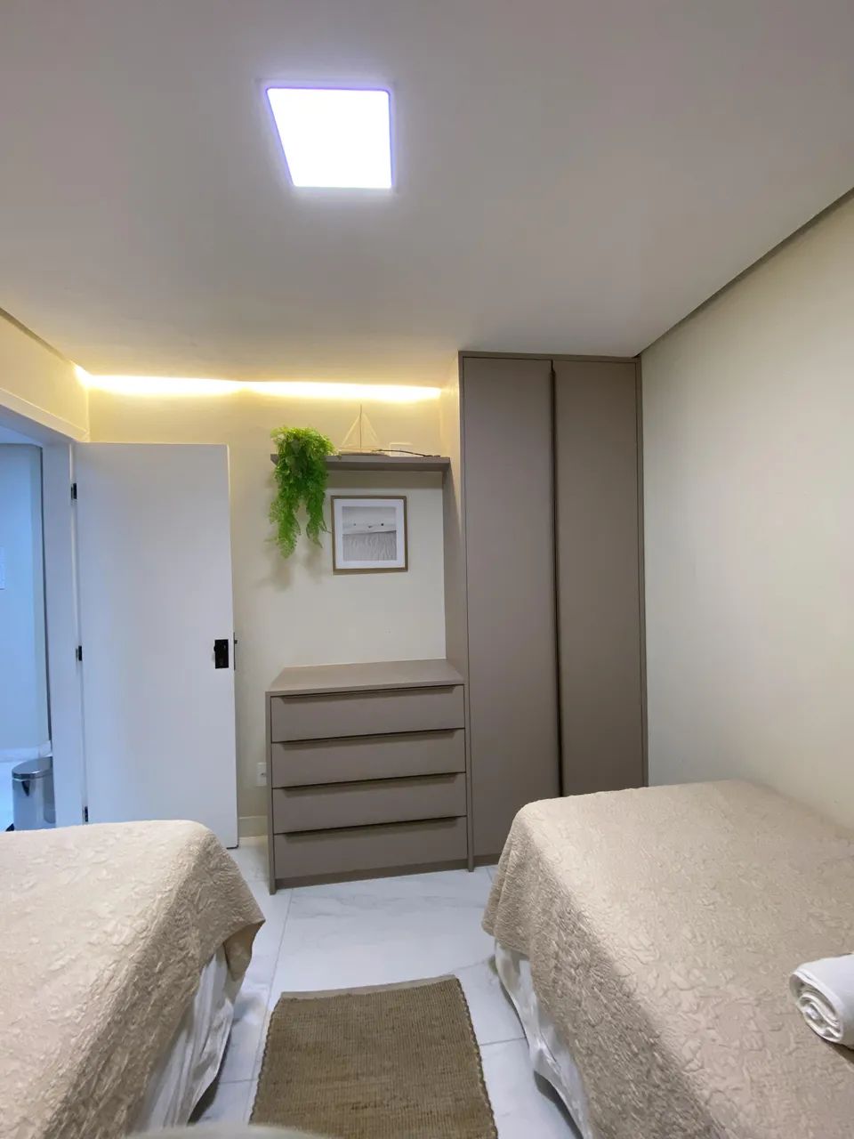Apto mobiliado com 2 qtos na Ponta D'Areia por R$ 630 Mil - Foto 4