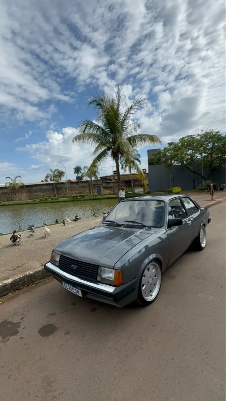 Vendo ou troco por carro mais novo  - Foto 2
