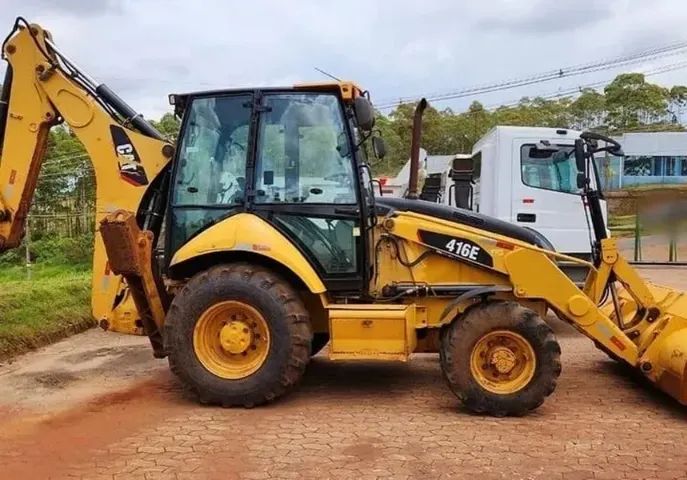 Retroescavadeira Caterpillar 2015 - Foto 3