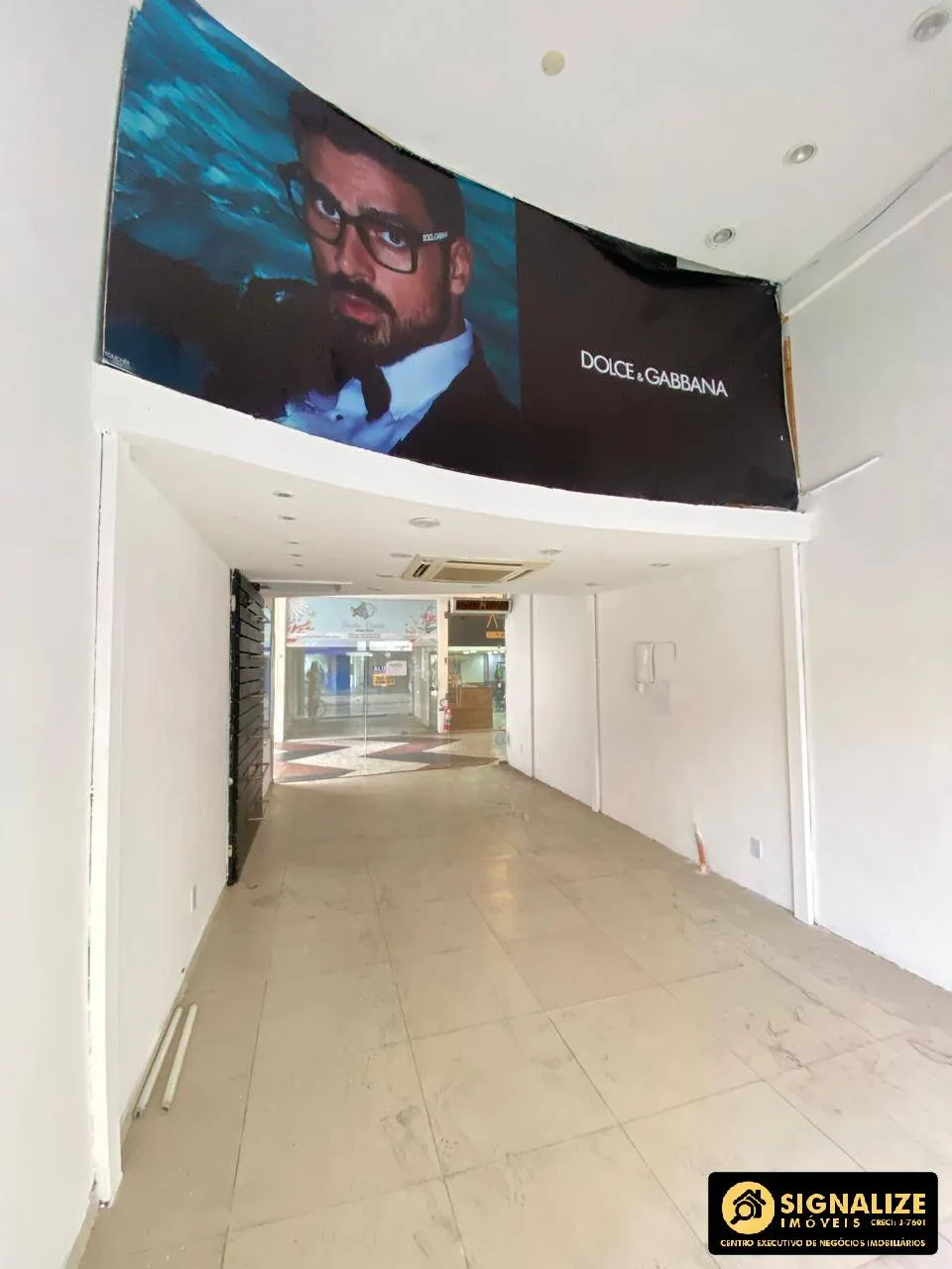 LOJA COM 27M² E GIRAL NO CENTRO DE CABO FRIO/RJ.
