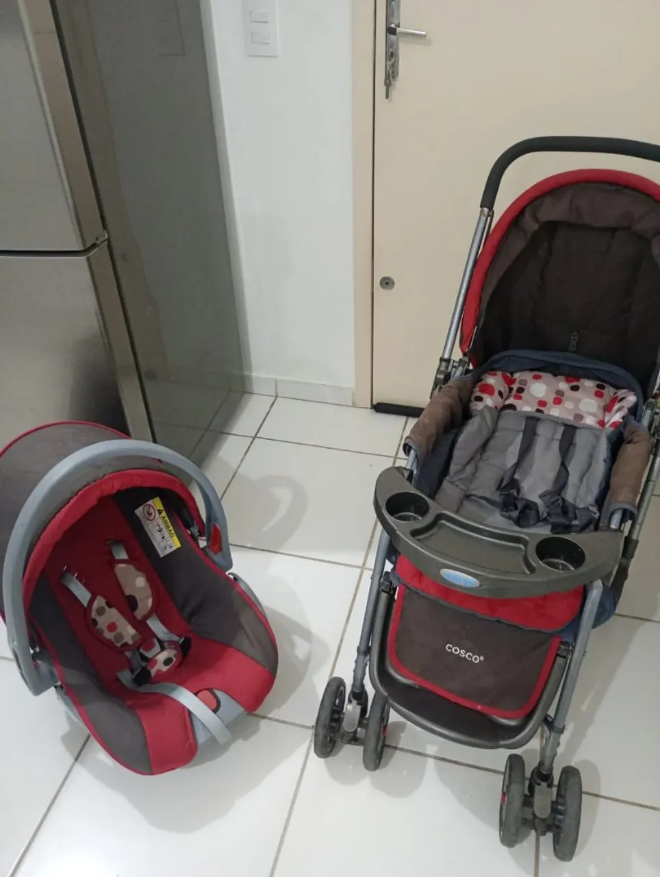 Kit Carrinho de Bebê e Bebê conforto Cosco