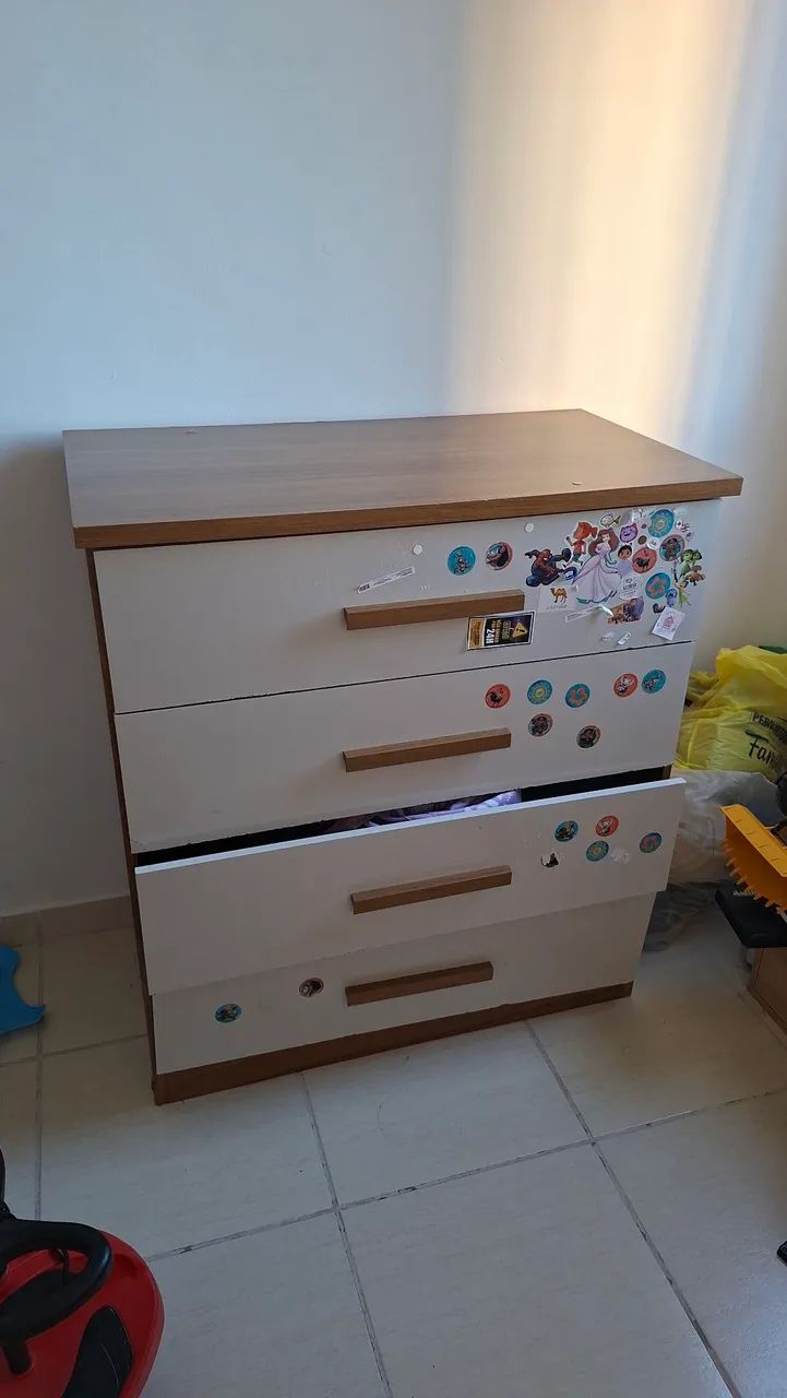 Vendo comoda grande 4 gavetas
