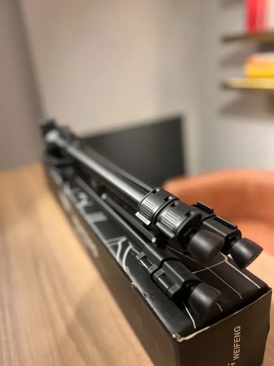 Tripé para câmera profissional Weifeng WF-3716 - Foto 2