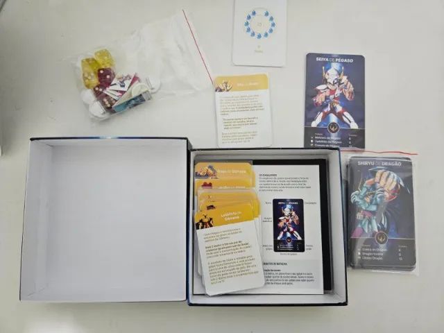 Board Game - Os Cavaleiros do Zodíaco + (Sleevers / Protetor de