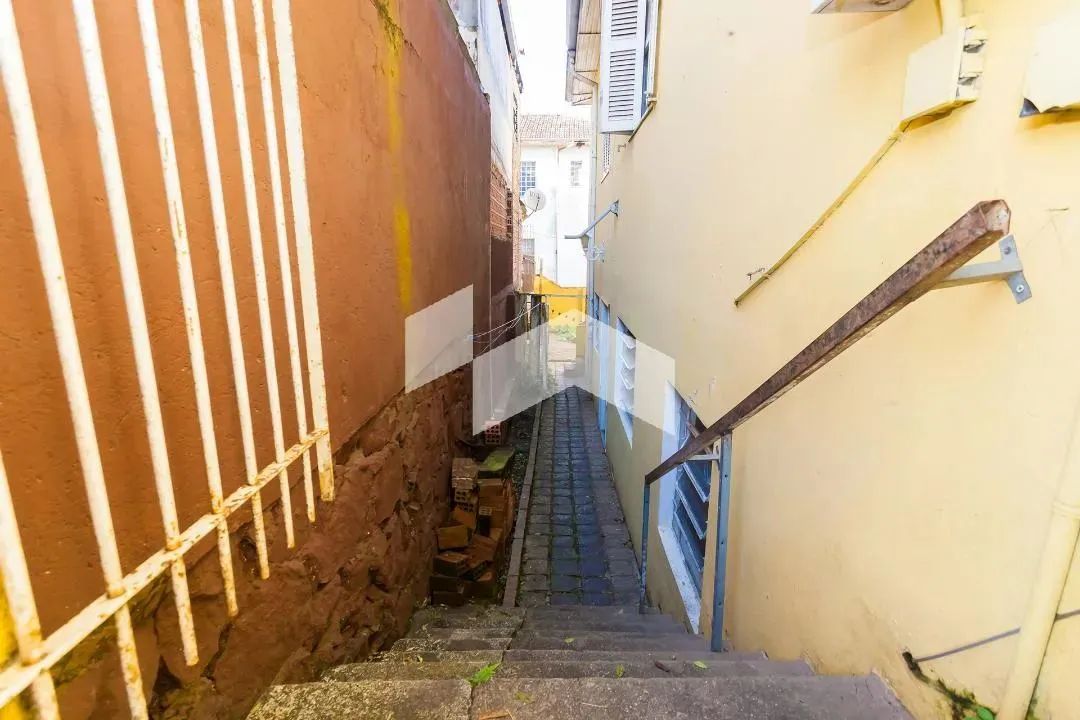 Terreno com Construção em Localização Privilegiada - Próximo à Ligga Arena - Foto 13