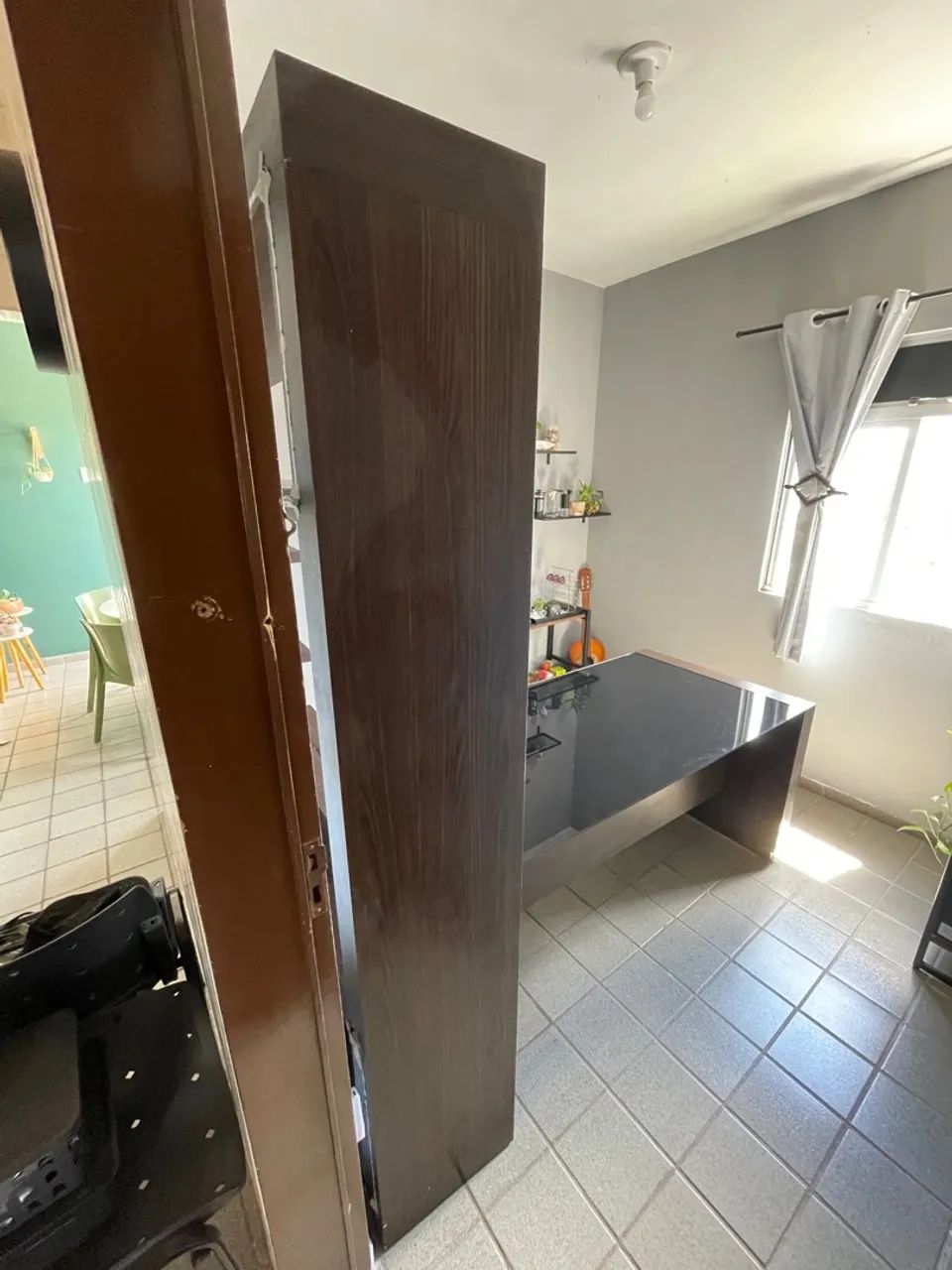 Desk with Shelves + Glass Top - R$ 500.0064739715248515123