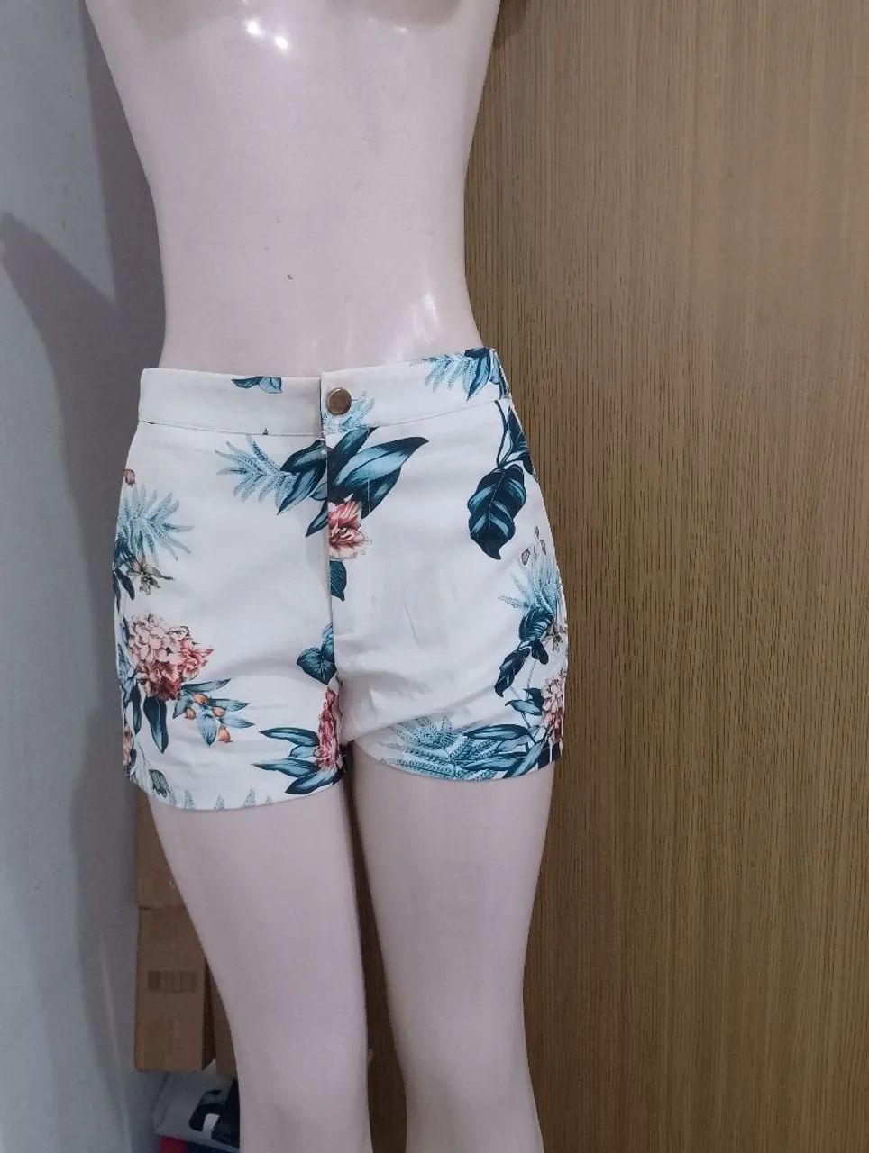 Short  Floral Branco - Foto 2