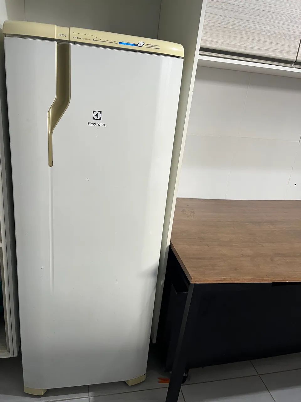 Vendo Geladeira + Mesa - Foto 2