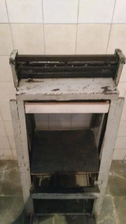 Máquina de Encadernar (Perfurar) acionamento por pedal.  - Foto 2