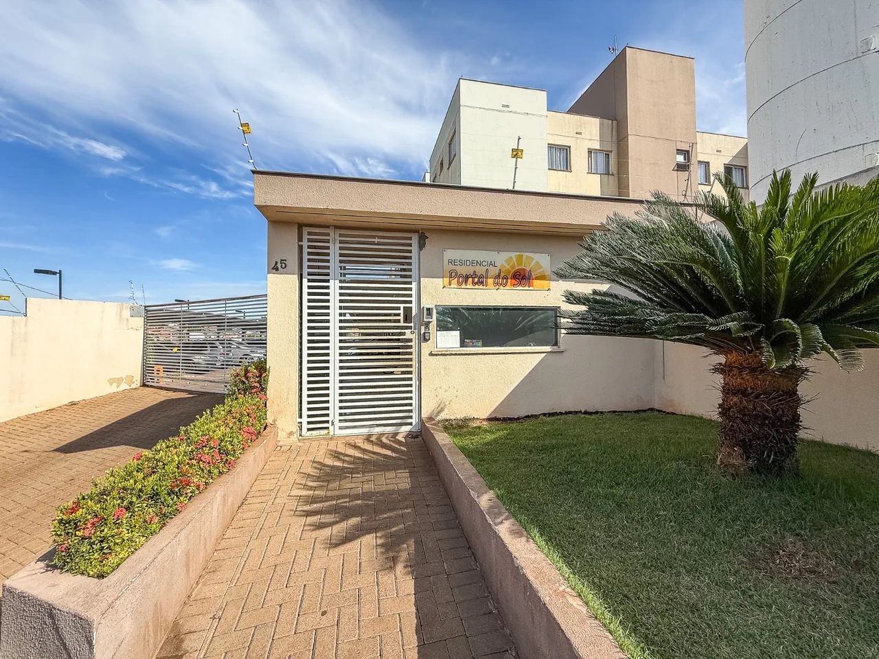Apartamento com 3 quartos no residencial Portal do Sol - Londrina-PR.