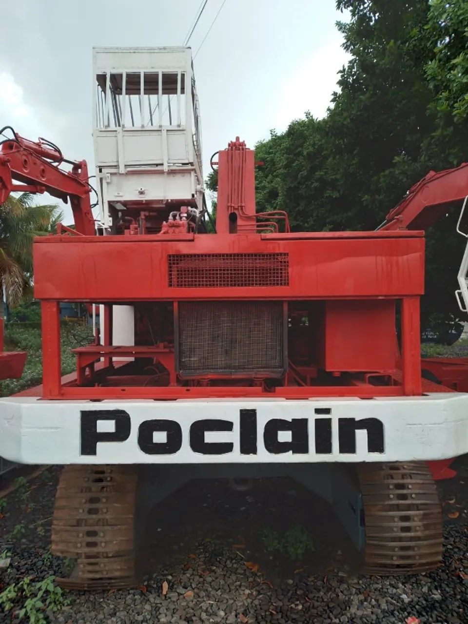 Escavadeira poclain LC 80 de esteira com garra sucateira,  - Foto 6