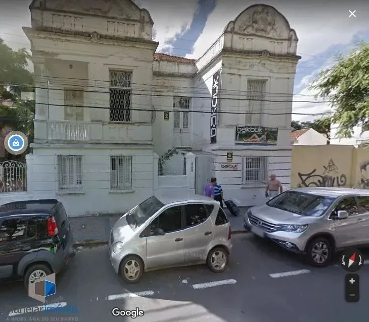 Casa para Venda - 928m², 5 dormitórios, 4 vagas - Bom Fim
