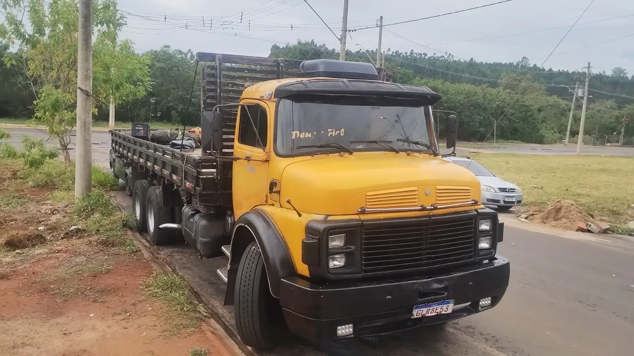 Caminhão Mercedes-Benz