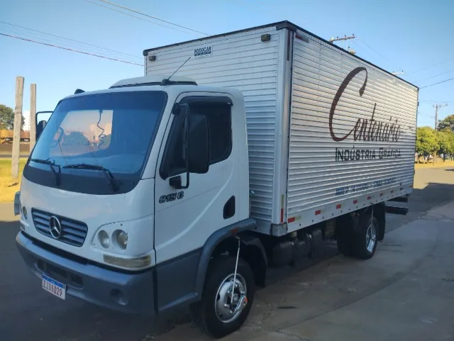 MB ACCELO 915C 2009/2009 Baú 5,50mts
