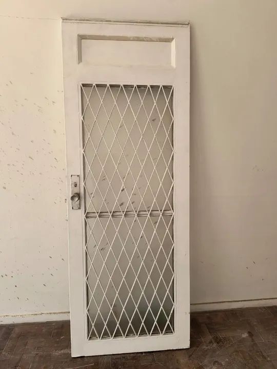 Porta de ferro maciça