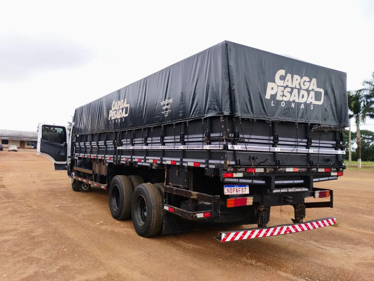 Caminhão Mercedes atego