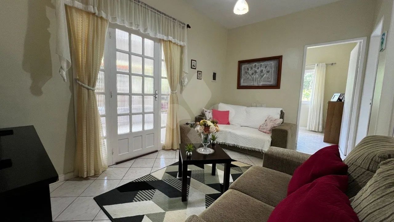 Casa com três dormitórios à venda no Centro de Garopaba/SC - Foto 3