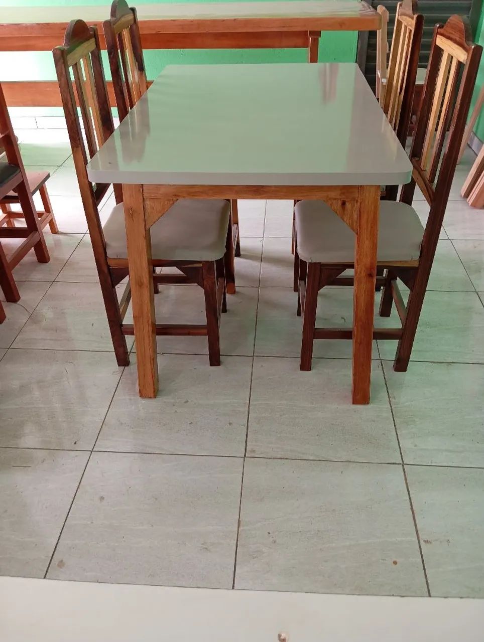 Mesa 4 cadeiras de madeira em Anápolis! - Foto 3