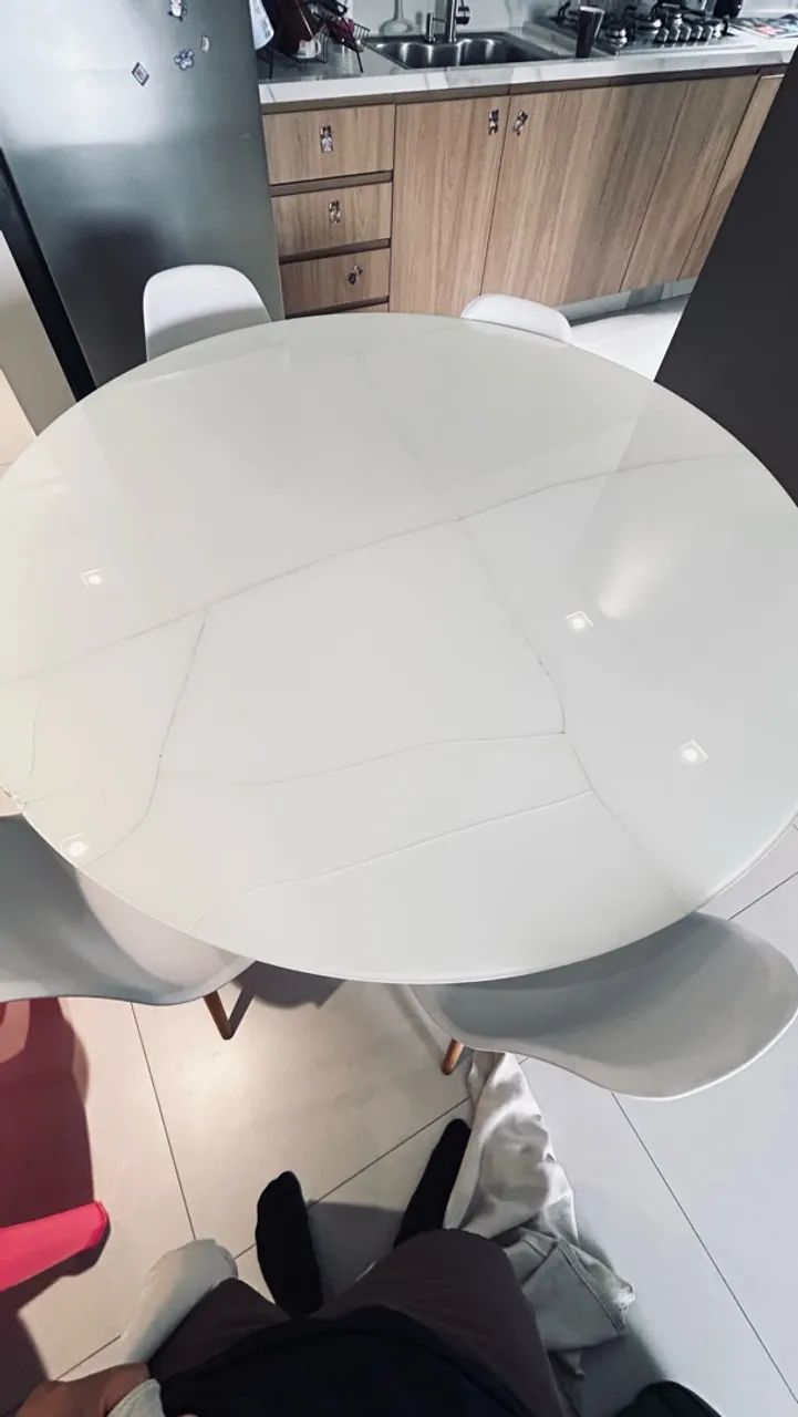 Mesa de jantar redonda 1,40 com 6 cadeiras - Foto 2