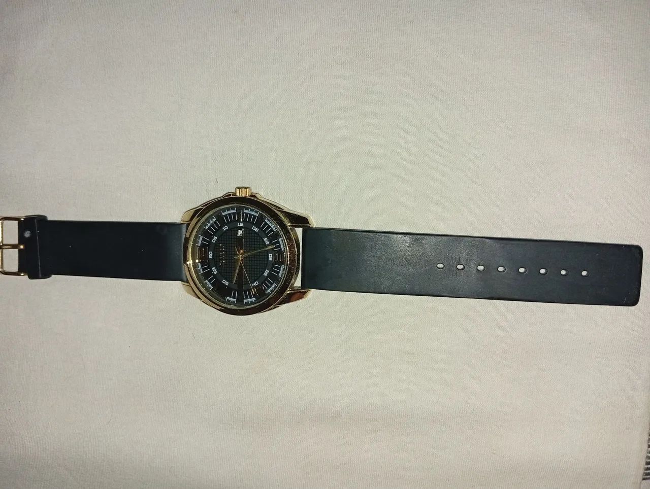 Vende _se relógio e uma pulseira 