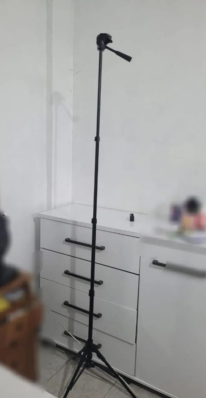 Tripé profissional para câmera e celular - Foto 2