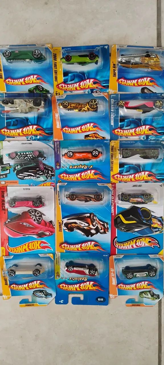 Hot Wheels lacrados de diversos anos  - Foto 5